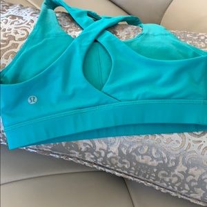 Lululemon size 4 NWOT never worn sports bra